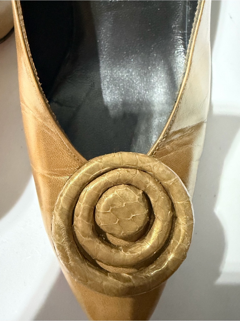 Vintage Evan-Picone Metallic Gold Leather Pointed Toe Pumps Made in Spain Size 7 - Picture 5 of 8